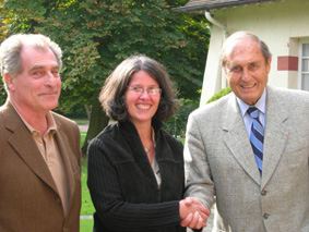 Image article, Marie-Anne Schönfeld, lauréate du Prix des Trouvères 2005, avec M. Léonce Deprez, député-maire